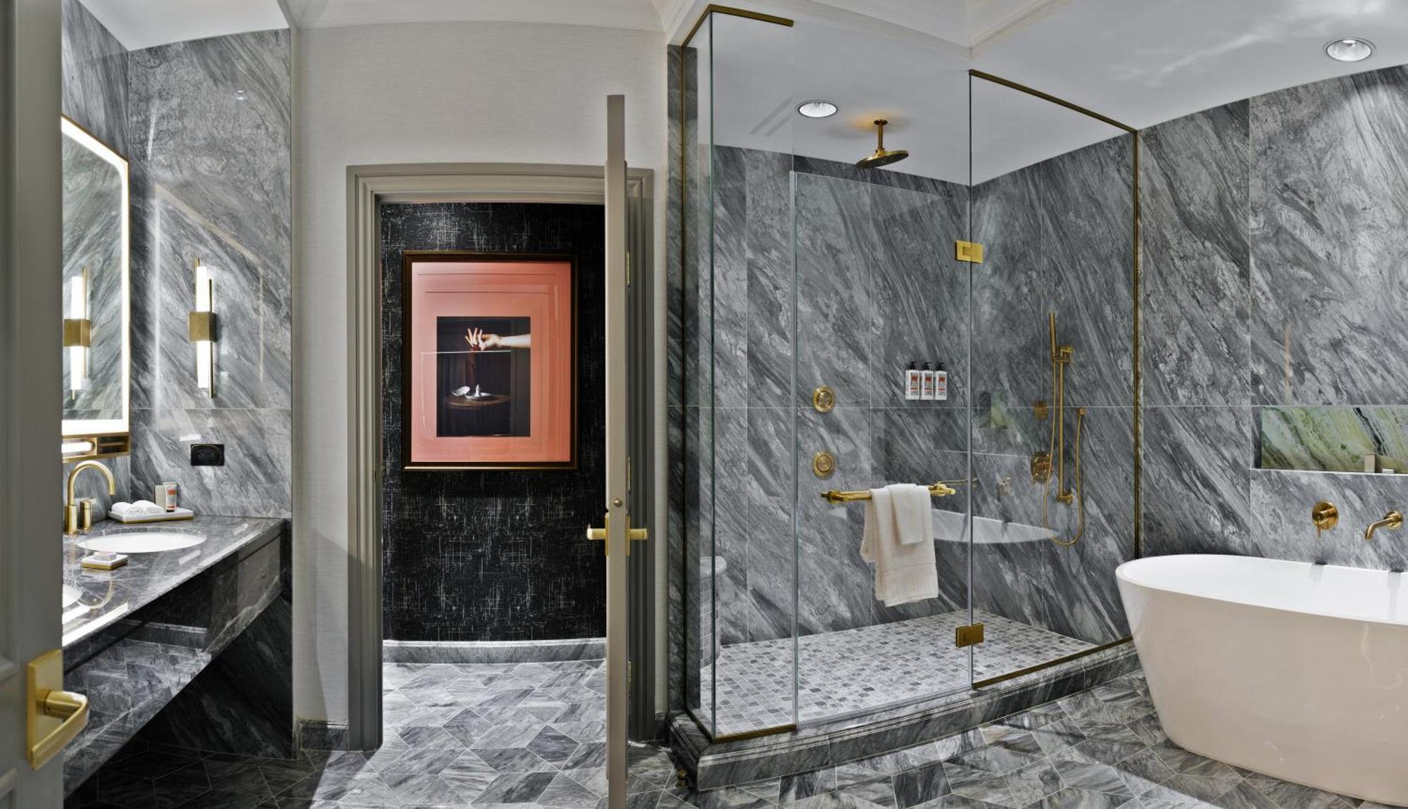 Newly Remodeled Grand King Suite City View